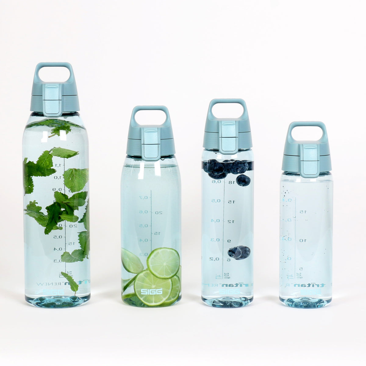 SIGG TOTAL COLOR ONE JUOMAPULLO - MORNING BLUE 1,5 l, käytössä ulkona 2