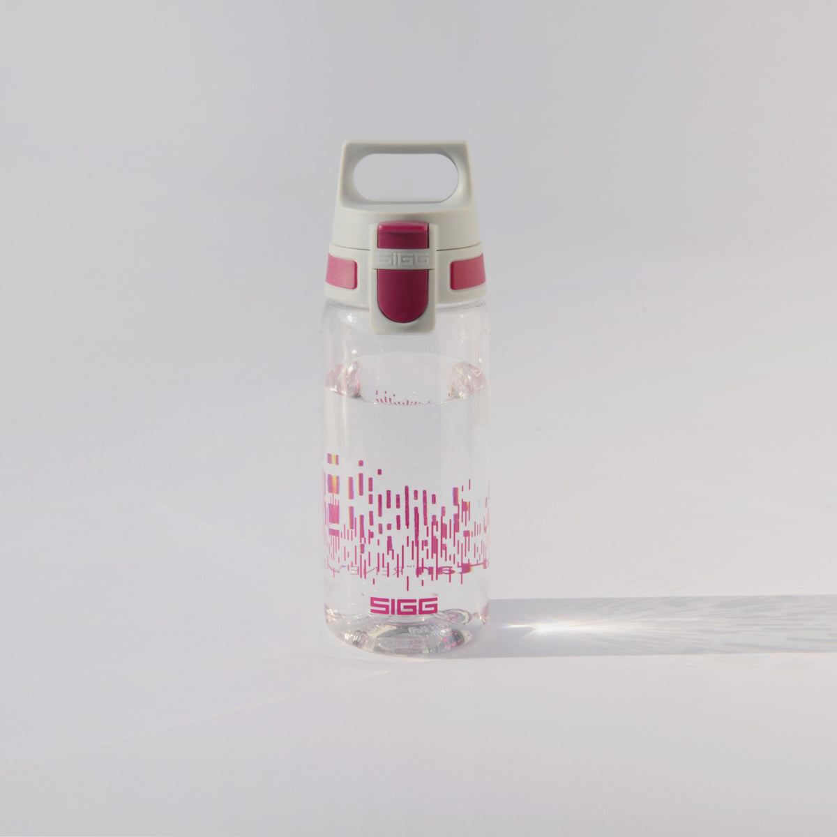 SIGG Total Clear One MyPlanet Berry, käyttökuva