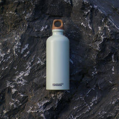 SIGG Traveller MyPlanet Repeat Plain 0,6 l, käytössä ulkona