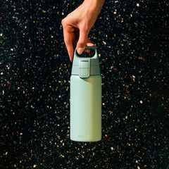 SIGG Shield Therm One termospullo Eco Green 0,5 l, käyttökuva