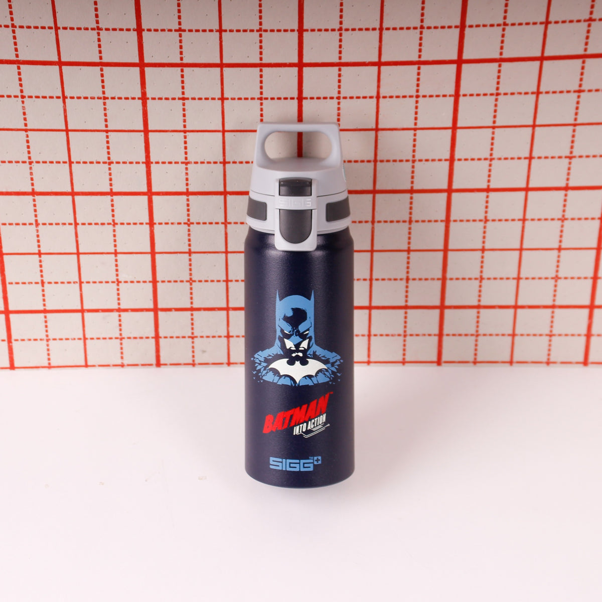 SIGG WMB ONE Batman into Action Blue 0,6 l, käytössä ulkona 2