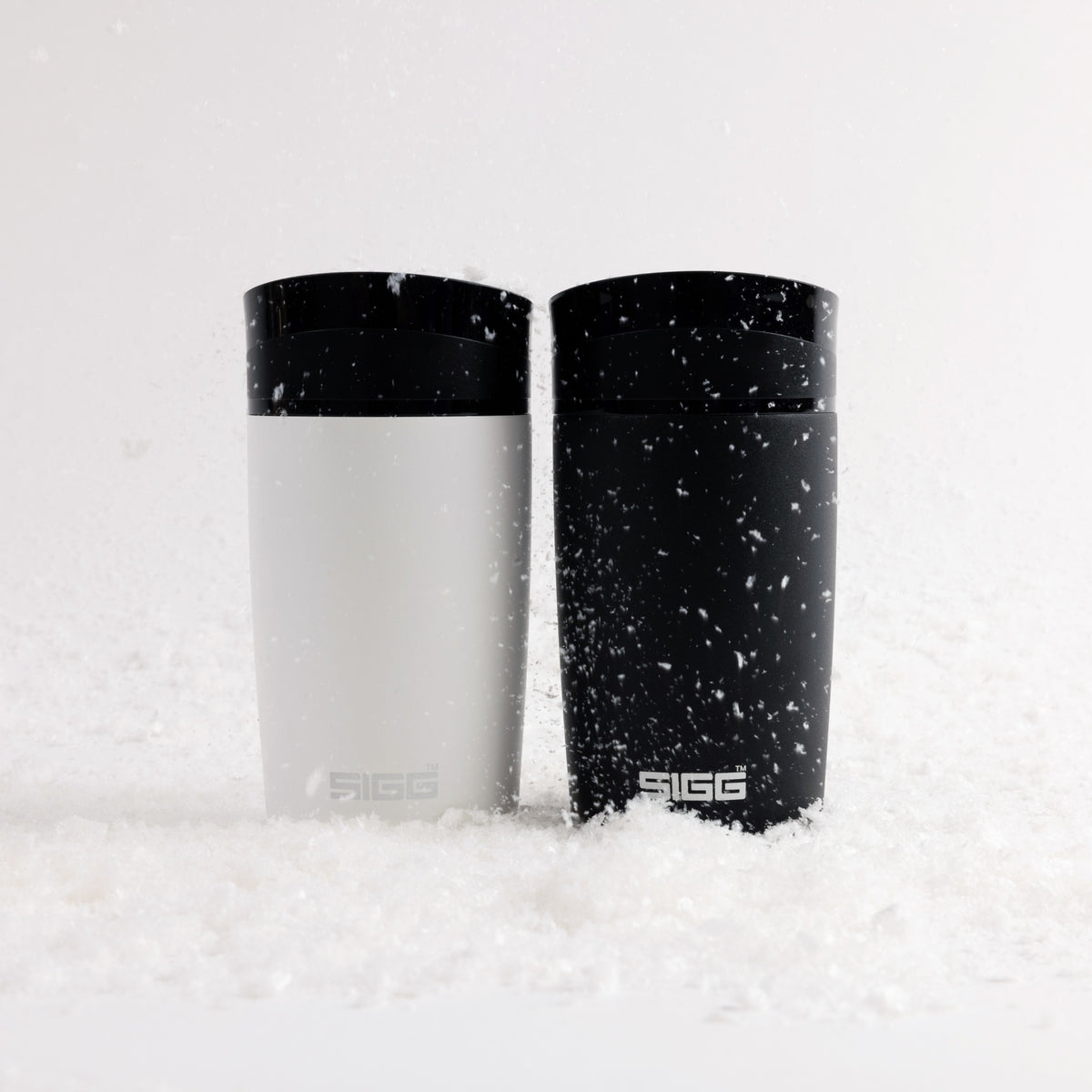 SIGG MIRACLE TERMOSMUKI WHITE TOUCH 0,27 l, käytössä ulkona