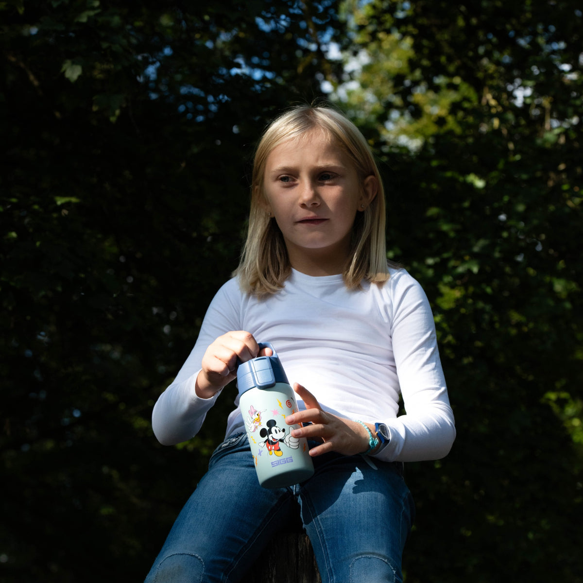 SIGG Shield One Mickey & Friends lastenpullo 0,5 l, käyttökuva 2