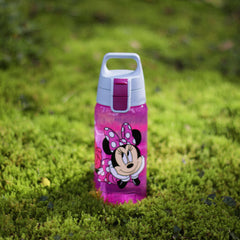 SIGG VIVA ONE JUNIOR MINNIE 0,5 l, käytössä ulkona 2