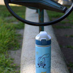 SIGG Miracle Wmb lastenpullo Dino Drive 0,4 l, käytössä ulkona 2