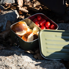 SIGG Gemstone Box eväsrasia Roasted Green, käyttökuva