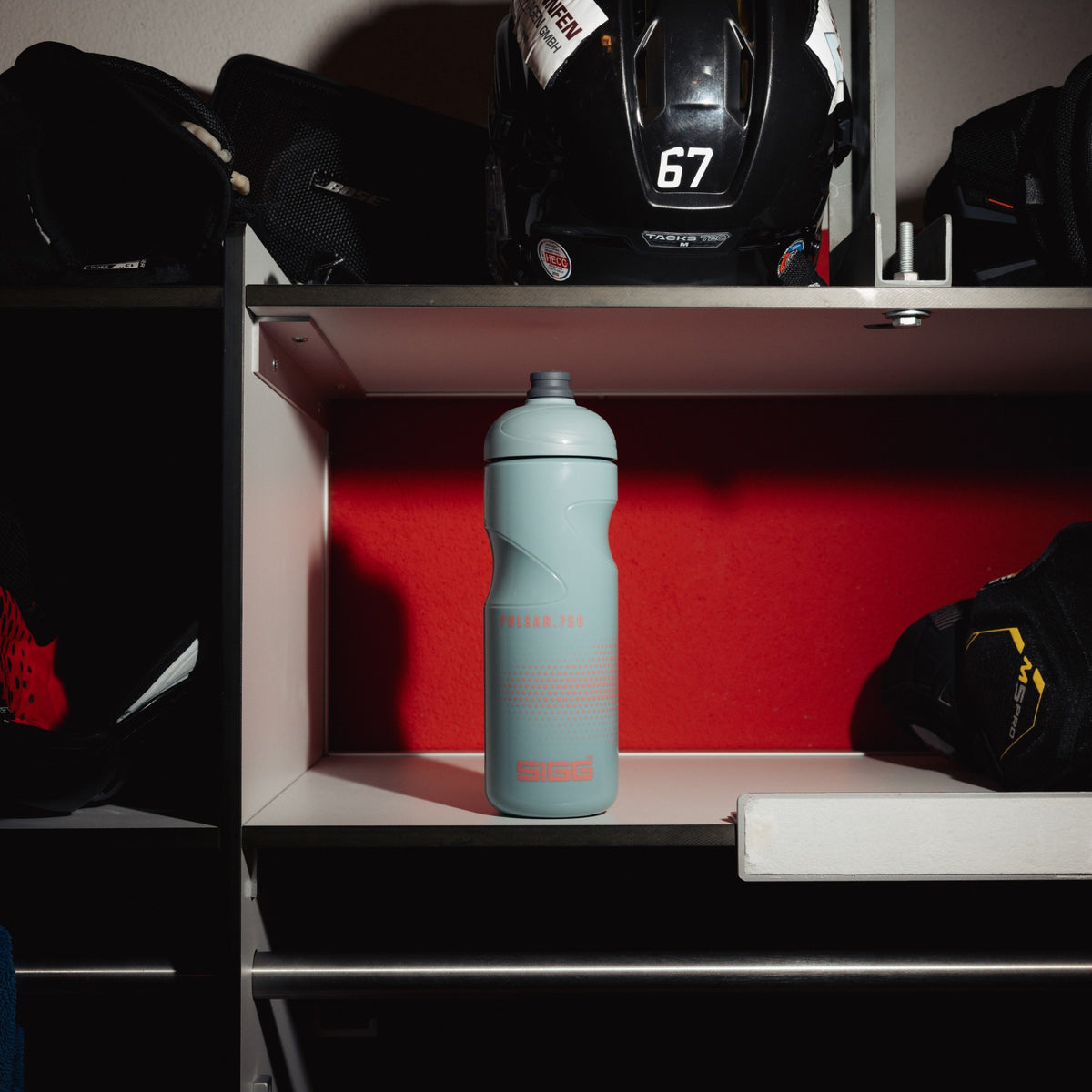 SIGG Pulsar Morning Blue 0,75 l urheilupullo, käyttökuva 2