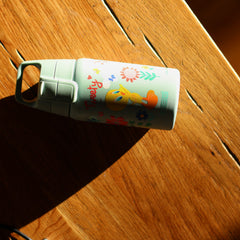 SIGG SHIELD ONE TWEETY 0,5 l LASTENPULLO, käytössä ulkona