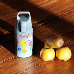 SIGG SHIELD ONE TWEETY 0,5 l LASTENPULLO, käytössä ulkona 2