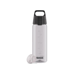 SIGG Total Color ONE Transparent 0,6 l juomapullo, edestä, pullo täytettynä