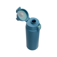 SIGG Shield One teräksinen juomapullo Blue Puya 0,75 l, korkki avattuna