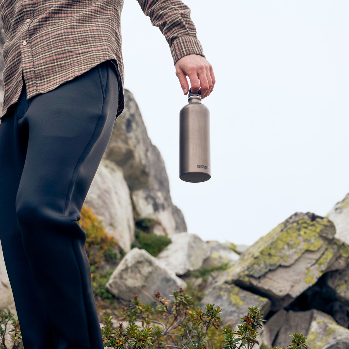 SIGG Traveller Smoked Pearl 1,0 l, käyttökuva 2