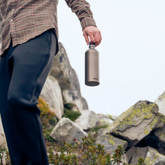 SIGG Traveller Smoked Pearl 1,0 l, käyttökuva 2