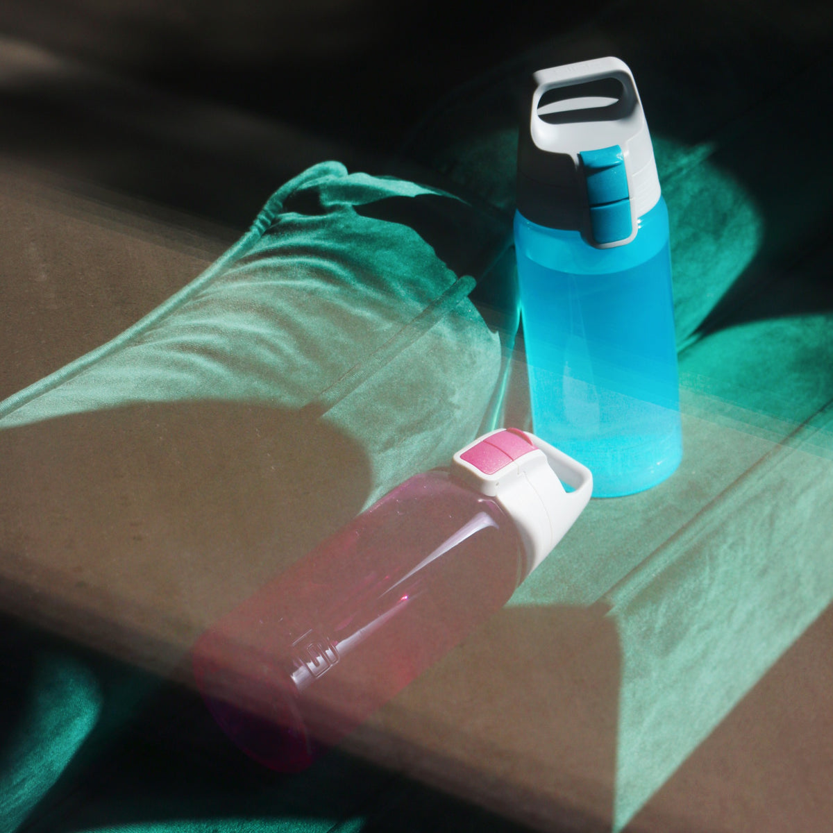 SIGG VIVA ONE Aqua 0,5 l, käytössä ulkona