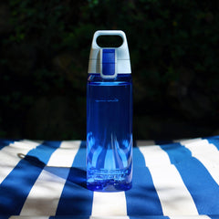 SIGG Total Color Blue 0,6 l, käytössä ulkona 2