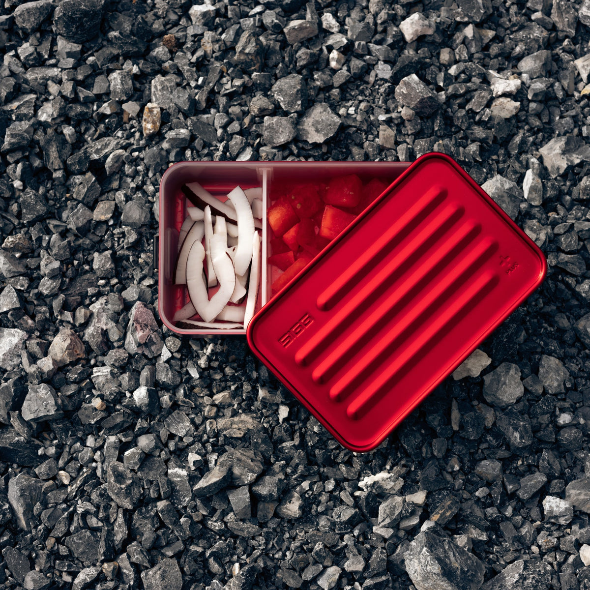 SIGG Metal Box Plus S Red, käyttökuva