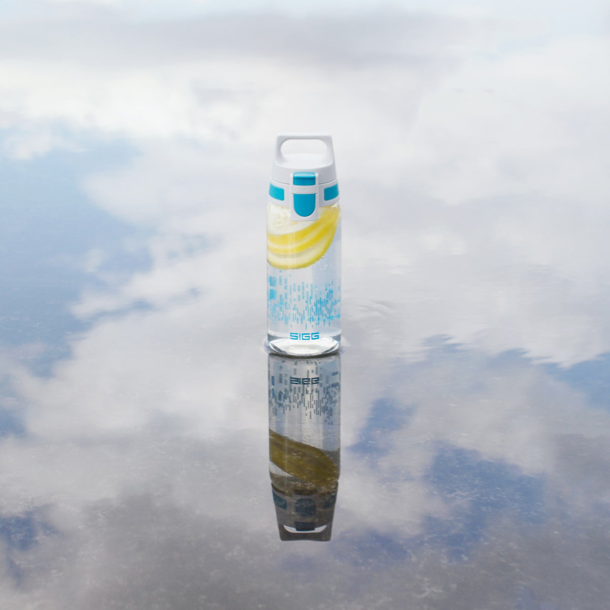 SIGG Total Clear One MyPlanet Aqua, käyttökuva 2
